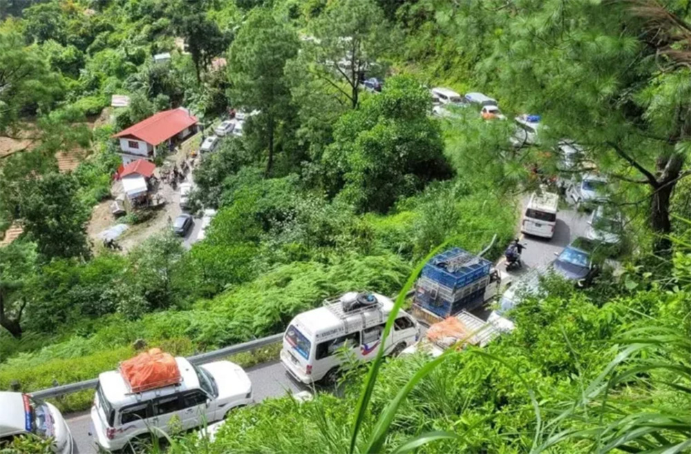 वर्षा र पहिरोले देशभरका यी मुख्य राजमार्ग प्रभावित